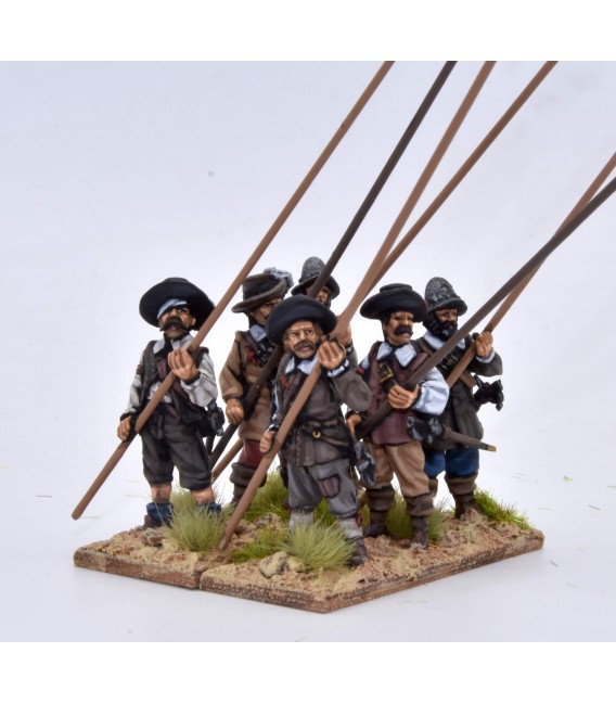 Unarmoured pikemen at porte